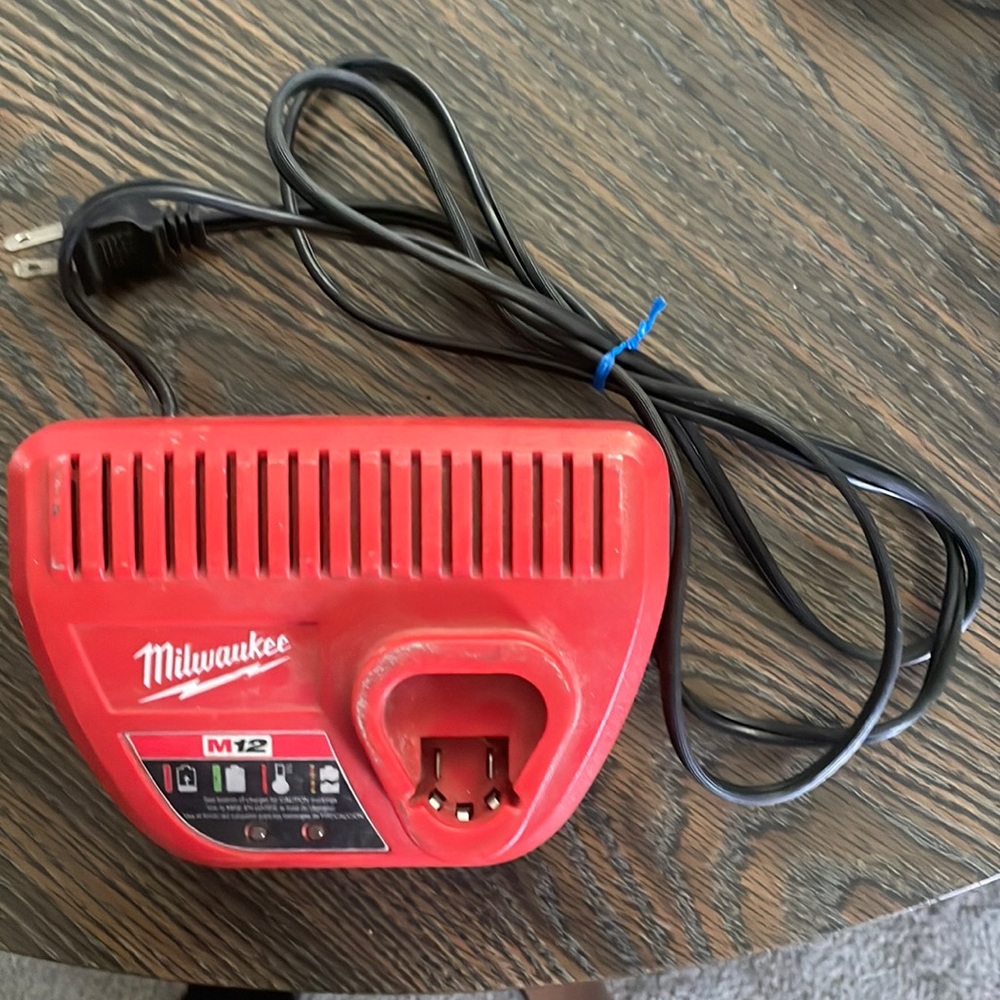 Milwaukee m12 charging dock for a drill set